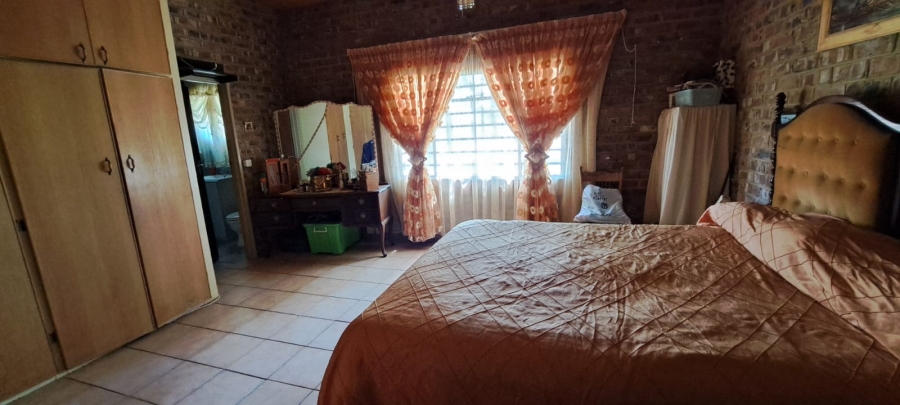 6 Bedroom Property for Sale in Schweizer Reneke North West